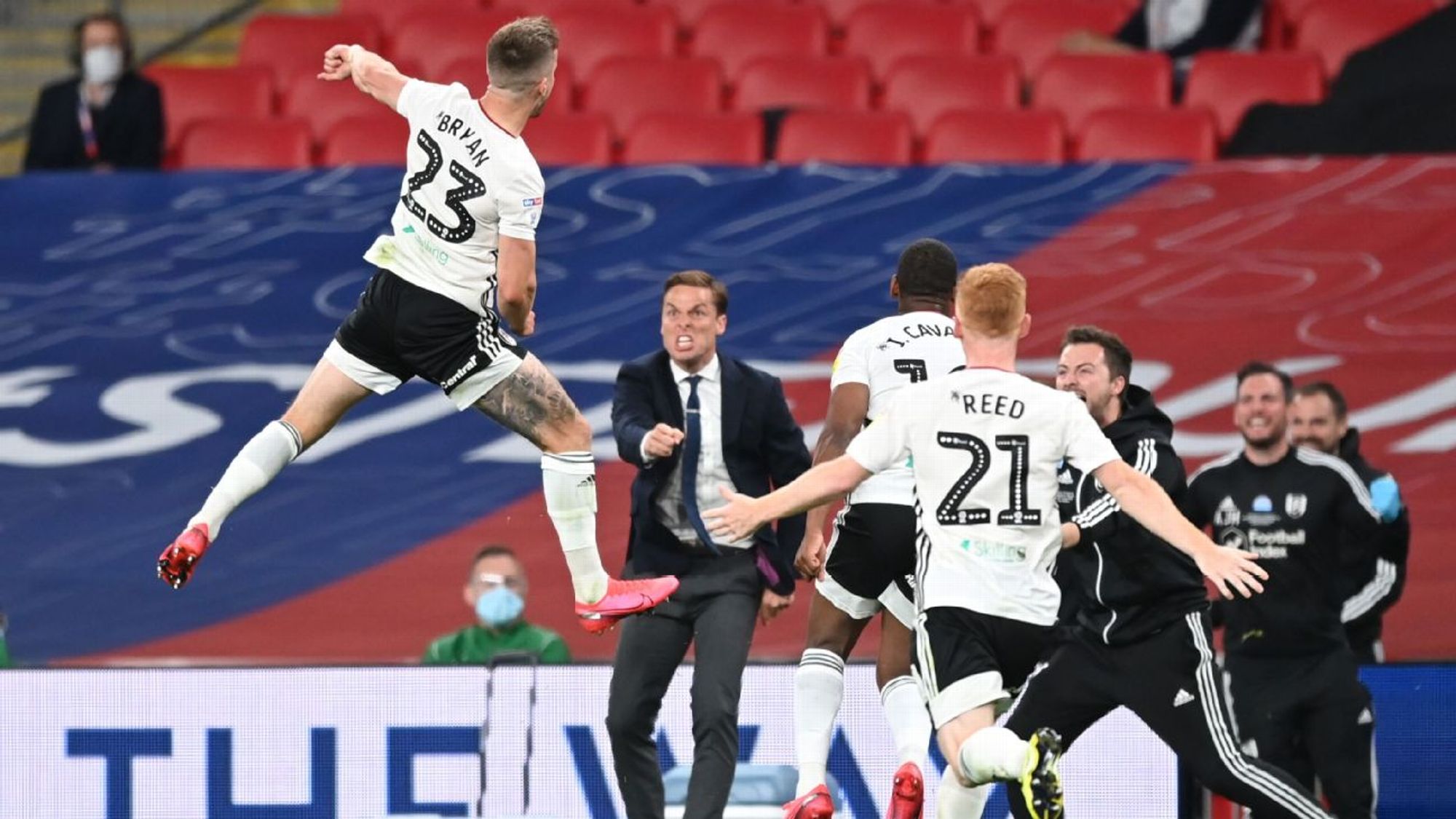 亚泰助教：球队今天踢得不好，状态差可能是因为过于渴望胜利.