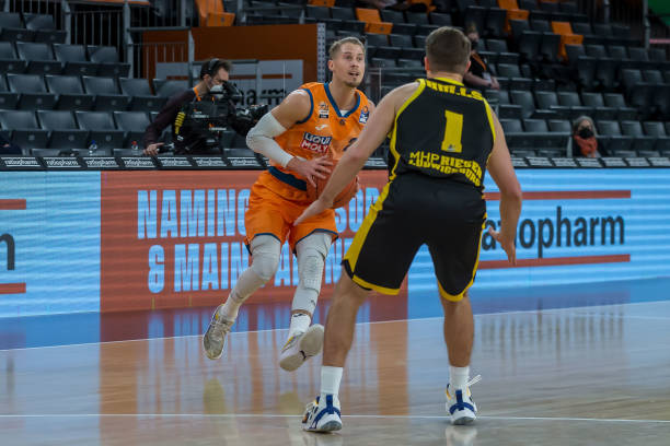 冠军｜走近张馨：复出只因我未赢够.